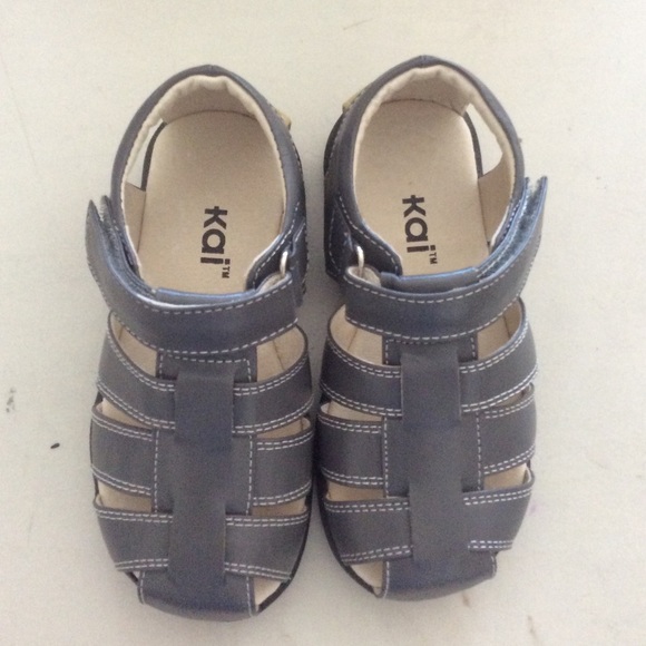 New in box See Kai Run Dillion leather sandals. - Picture 3 of 3